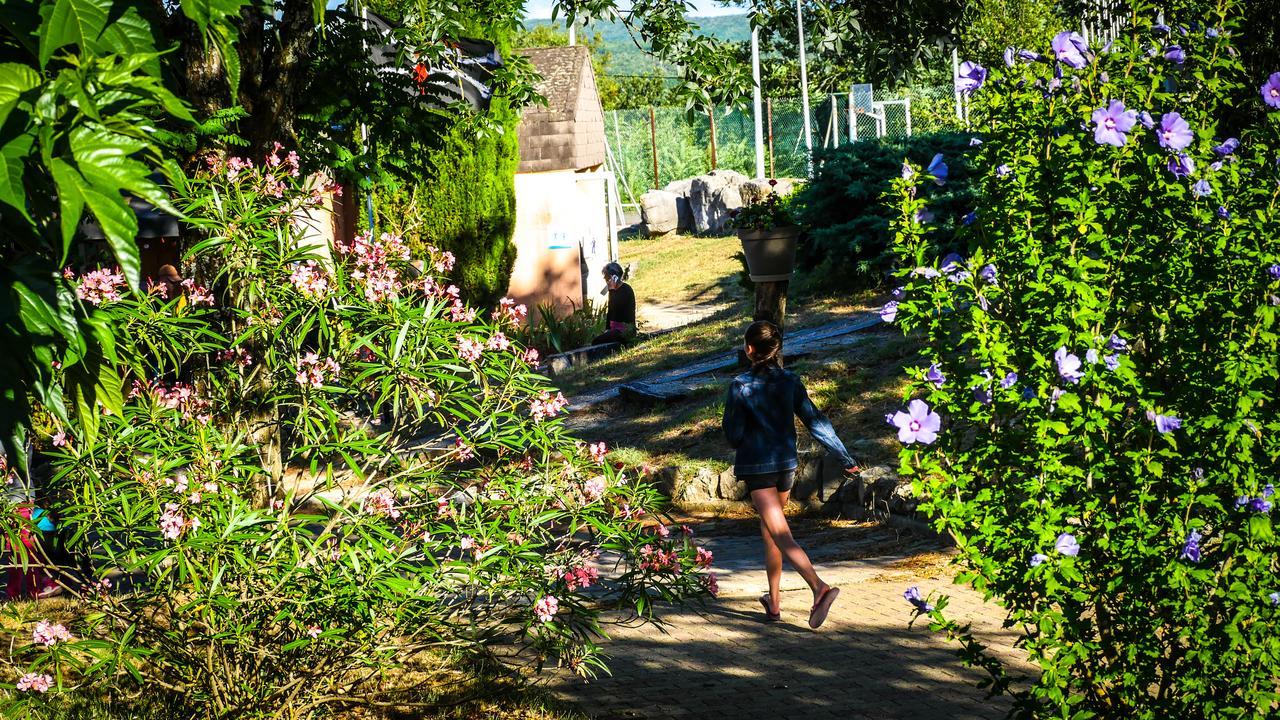 Village Vacances Passion La Buissière Labeaume Extérieur photo